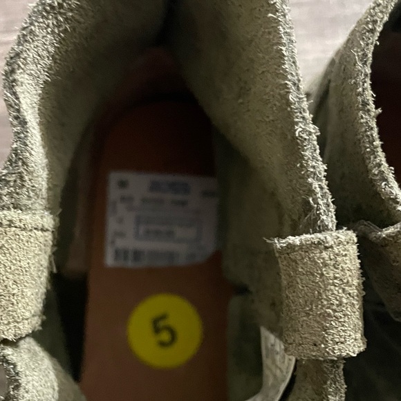 UGGs Boots - Picture 4 of 9